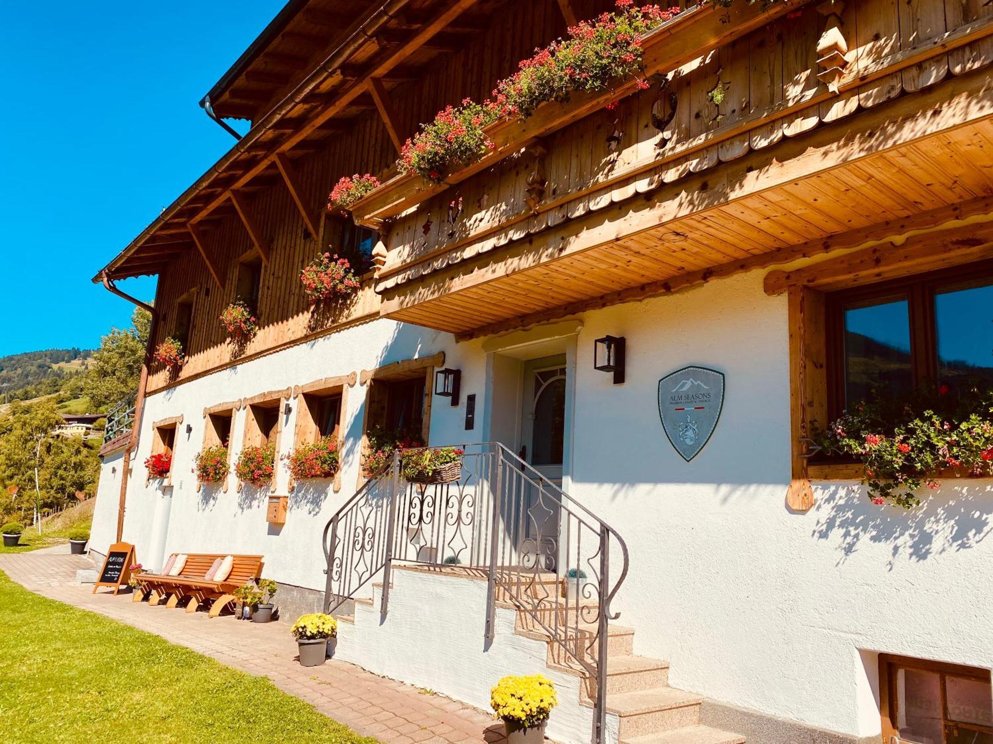 Alm Seasons Premium Chalet & Studios Saalbach-Hinterglemm Exterior foto